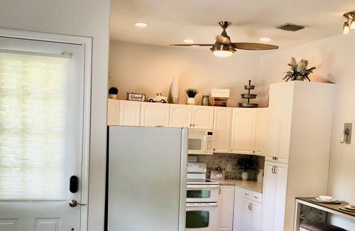 Braden River House | Cozy Two Bedroom Home with Full Bathroom and Kitchen minutes from Lakewood Ranch