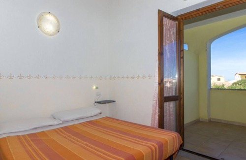 Pirotto Li Frati Apartment | Cozy two-storey cottage for 4 people 600 m walk from the sea.