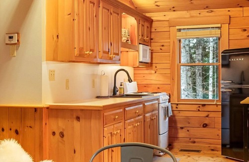 Rangeley Cabin | Cozy Up Cabin - Close to Downtown Rangeley