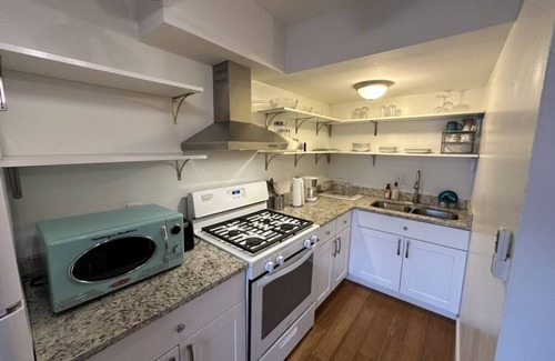 Olde Towne East Apartment | Cozy upstairs apartment, private 1 bed/1 bath, steps to everything Columbus