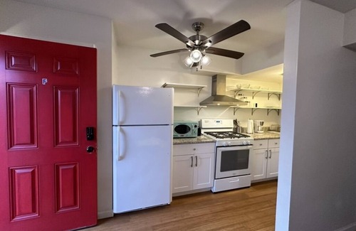 Olde Towne East Apartment | Cozy upstairs apartment, private 1 bed/1 bath, steps to everything Columbus