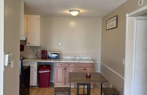 Powderhorn Apartment | Cozy Uptown 2bed 1bath apt