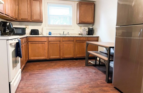 Piqua House | Cozy Urban Escape