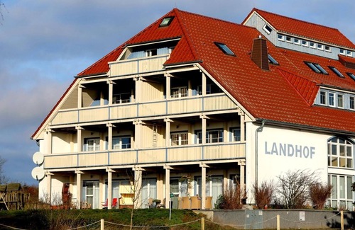 Stolpe Apartment | Cozy vacation apartment The Landhof Wildrose LH-306 in a rural setting -