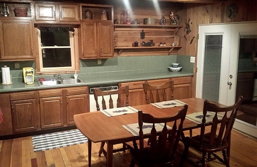 Champion Cabin | Cozy Vacation Rental with High-Speed Wi-Fi near Seven Springs, Pennsylvania