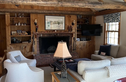 Winhall House | Cozy Vermont ski house conveniently located between Stratton and Bromley Mtn.