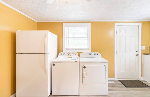 Carlisle House | Cozy, Very Private Beautiful, Cottage Housenn