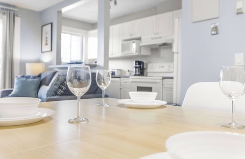 Sunnyside Condo | Cozy Vibes in Kensington - Free WiFi | Parking | Portable AC