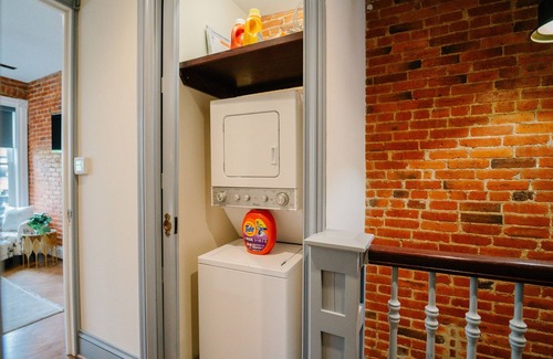 Shaw House | Cozy Vintage Escape – 4BR/4BA Near DC Attractions!