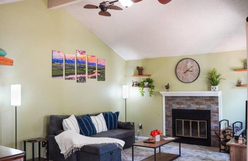 Copperfield House | Cozy Walnut Creek Home in Austin