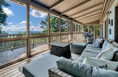 Walnut Mountain House | Cozy Walnut Mountain Cabin with Hot Tub & Views