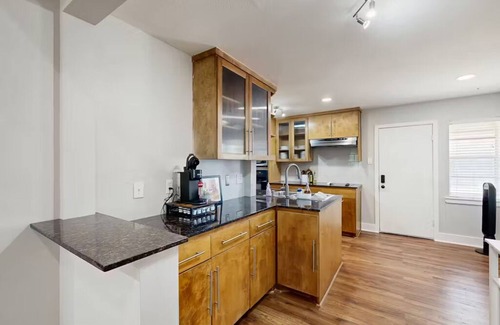 Park Central Condo | Cozy warm Condo 10min from Downtown