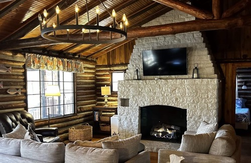 Andersonville Cabin | Cozy Waterfront Cabin on Norris lake