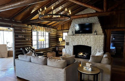 Andersonville Cabin | Cozy Waterfront Cabin on Norris lake