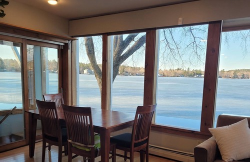 Auburn House | Cozy Waterfront Home