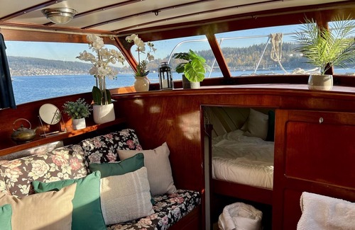 Port Moody Boat Rental | Cozy Wooden Yacht
