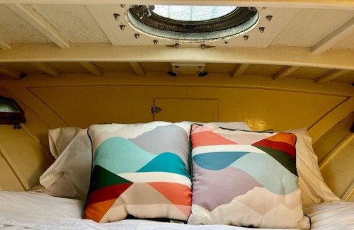 Port Moody Boat Rental | Cozy Wooden Yacht