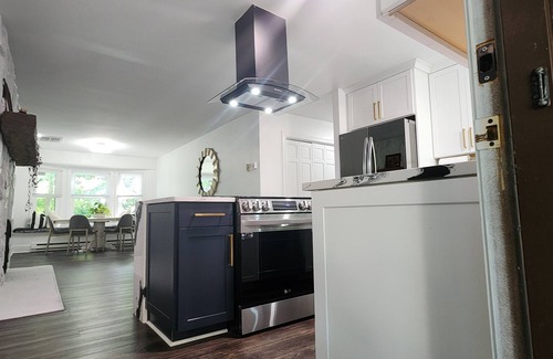 Mount Mourne House | Cozy Woodsy Retreat in Metro CLT