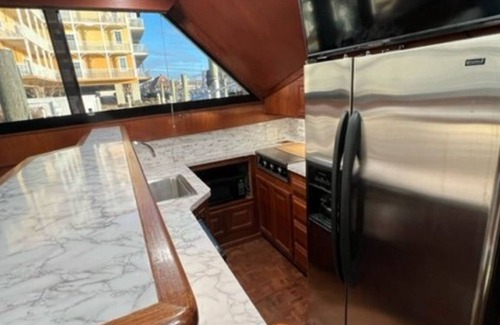 Stuart Boat Rental | Cozy yacht in lovely Port Salerno with WiFi, AC