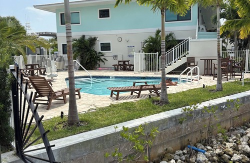 Stuart Boat Rental | Cozy yacht in lovely Port Salerno with WiFi, AC