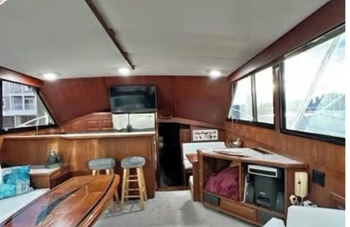 Stuart Boat Rental | Cozy yacht in lovely Port Salerno with WiFi, AC