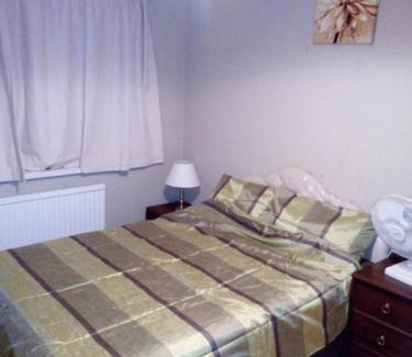 Custom House Apartment | Cozy2bed Apartment Near City Center
