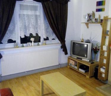 Custom House Apartment | Cozy2bed Apartment Near City Center