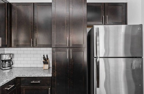 Indianapolis Apartment | Cozysuites 1BR Modern Apt Near the Fashion Mall
