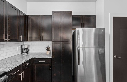 Indianapolis Apartment | Cozysuites 1BR Modern Apt Near the Fashion Mall