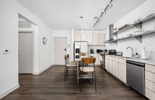 Downtown Indianapolis Apartment | Cozysuites 2BR Bottleworks Indianapolis 3