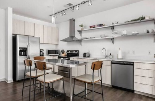 Downtown Indianapolis Apartment | Cozysuites 2BR Bottleworks Indianapolis 3