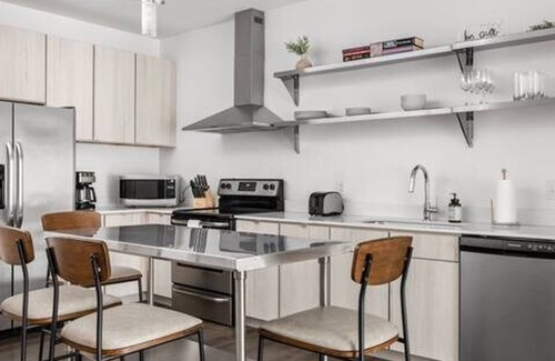 Downtown Indianapolis Apartment | Cozysuites 2BR Bottleworks Indianapolis 3