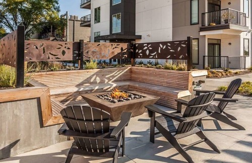 Indianapolis Apartment | Cozysuites 2BR Modern Apt Near the Fashion Mall