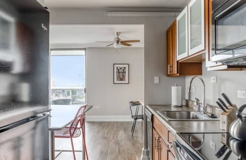 Old Louisville Apartment | Cozysuites 800 Tower 1BR w sky Pool gym 23