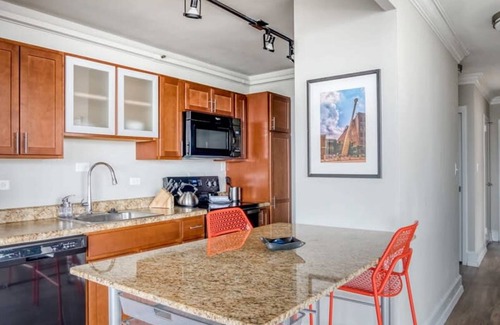 Old Louisville Apartment | Cozysuites 800 Tower 1BR w sky Pool gym 23