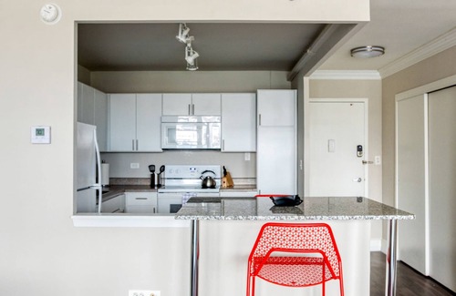 Old Louisville Apartment | Cozysuites 800 Tower 1BR w sky Pool gym 16