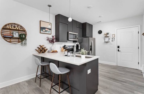 Meridian-Kessler Apartment | CozySuites at Meridian Kessler