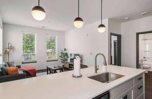 Indianapolis Apartment | CozySuites Ayr | parking, pool, gym #06