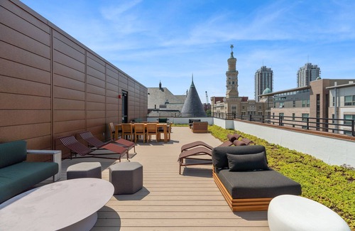 Lockerbie Square Apartment | Cozysuites Mass w Parking Lounge Roof Deck 25