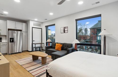 Lockerbie Square Apartment | CozySuites Mass with parking lounge & roof deck #35