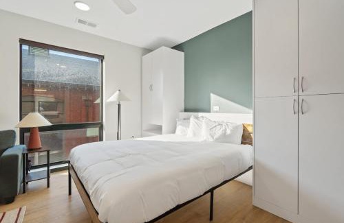 Lockerbie Square Apartment | CozySuites Mass with parking lounge & roof deck #36