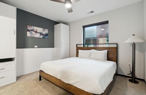 Lockerbie Square Apartment | CozySuites Mass with parking lounge & roof deck #37