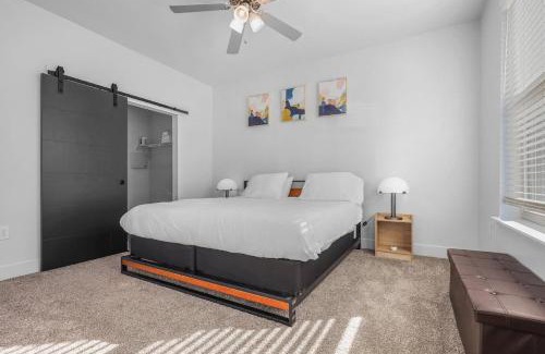 Indianapolis Apartment | CozySuites Modern 1BR Nora Indianapolis #7