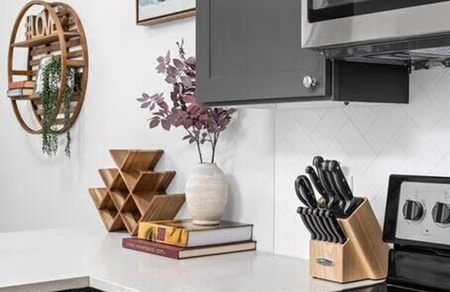 Meridian-Kessler Apartment | Cozysuites Modern Studio in Meridian Kessler