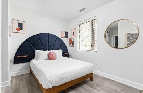 Meridian-Kessler Apartment | CozySuites Modern Studio in Meridian Kessler