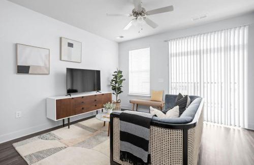 Indianapolis Apartment | CozySuites Nora 2BR next to Whole Foods