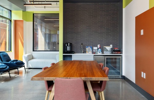 Lockerbie Square Apartment | Cozysuites on Mass With Garage Parking 9