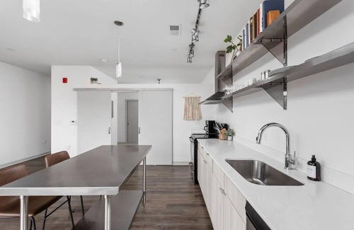 Lockerbie Square Apartment | Cozysuites on Mass With Garage Parking 2
