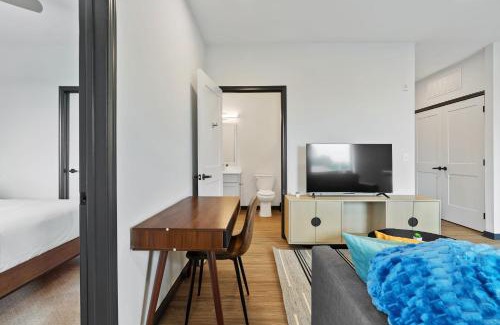 Lockerbie Square Apartment | CozySuites on Mass with garage parking #7