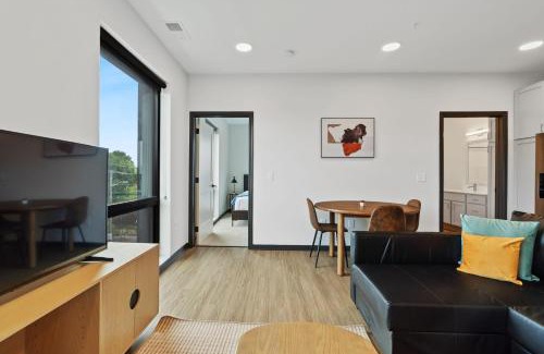 Lockerbie Square Apartment | CozySuites on Mass with garage parking #11